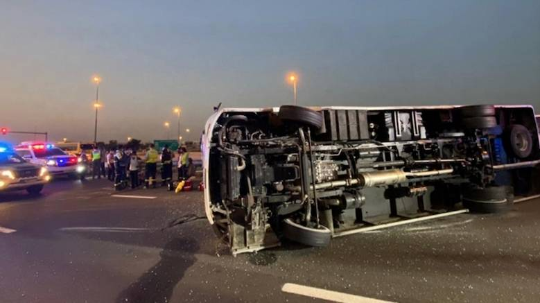 迪拜发生交通事故 导致10人受伤