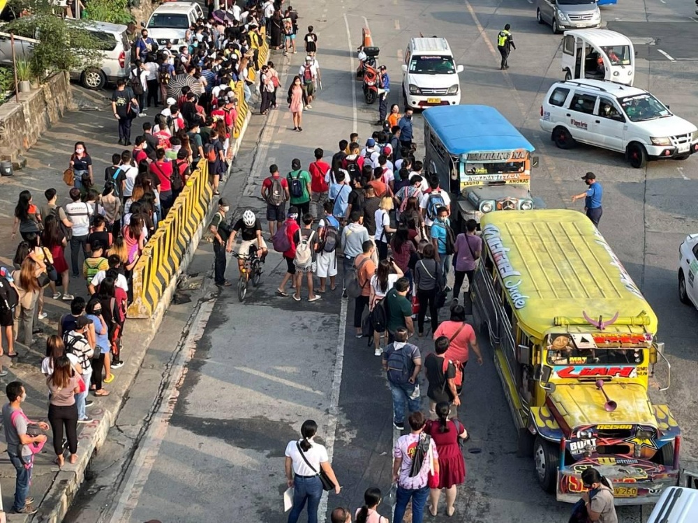 菲律宾政府将在圣周严厉打击黑车黑船