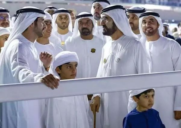 迪拜哈曼丹王储参加世界杯活动
