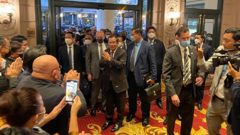 数百名海外柬埔寨人热烈欢迎洪森总理抵达美国！