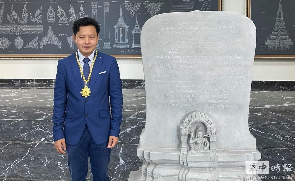 西港巨型铜像建筑师晋升国务秘书