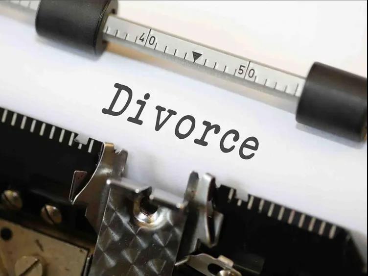 奇葩！因丈夫拒绝“雨中亲吻”，巴林女性提出离婚