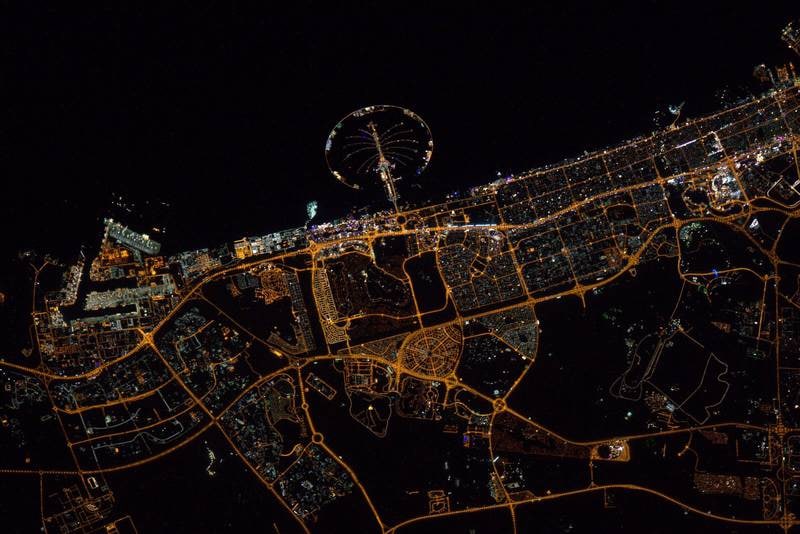 卫星捕捉到令人惊叹的阿联酋图像，以纪念在迪拜举行的世界上最大的太空会议