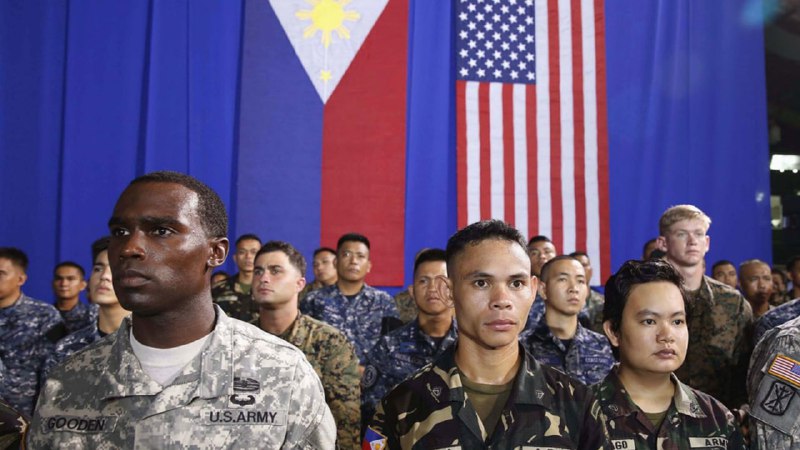 菲律宾和美国计划在明年签署情报交换协议，以巩固两国盟友关系