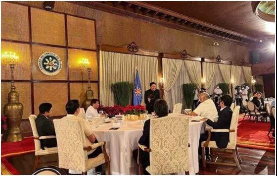 菲律宾总统杜特尔特会见近百位众议员，为其亲信和女儿拉票正副总统
